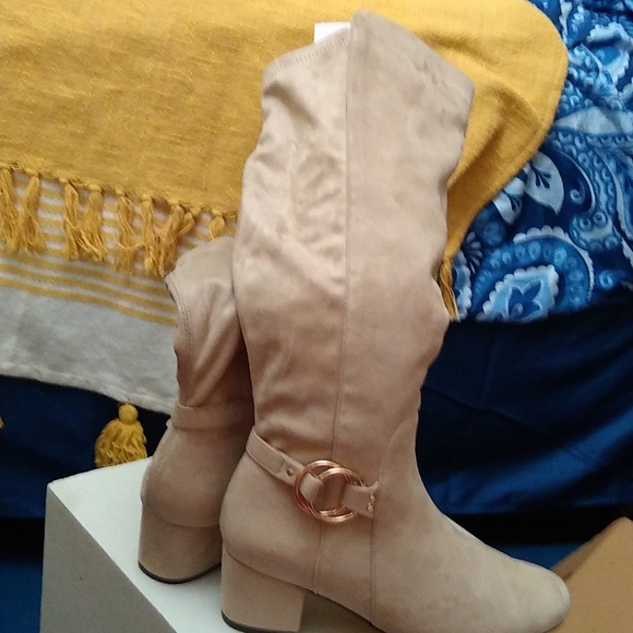 Knee high boots - Picture 3 of 7